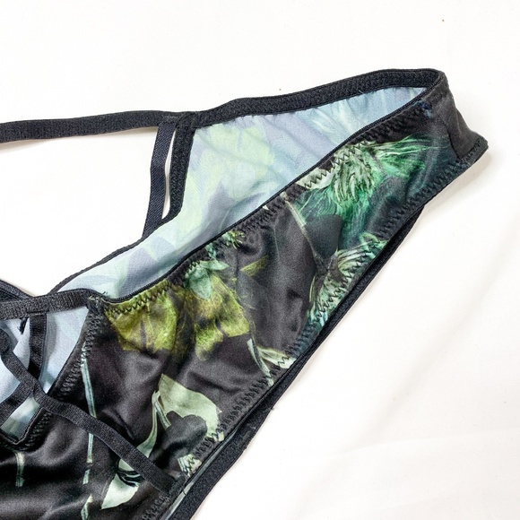 PEEK & BEAU Dark Mixed Floral String Bottom - Picture 3 of 7